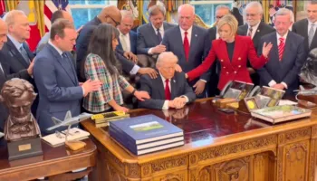 Pastorët ungjillorë i luten zotit për Trump dhe ushtarët amerikanë