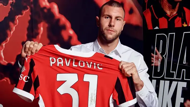 Pavlovic në “shënjestër” të Chelsea, por Milani bën bllokadë. Sa vlen dhe çfarë mund të ndodhë