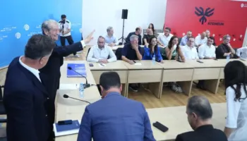 PD mbledh Kryesinë të hënën, priten ndryshime në statut! Në pikëpyetje “neni Basha” pas lëvizjes së Salianjit