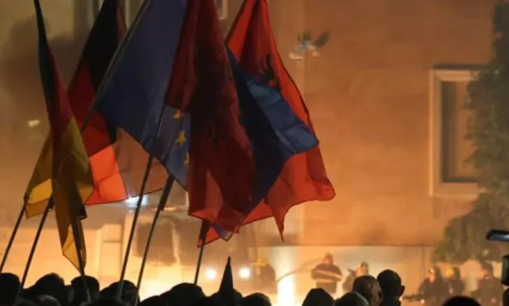 PD me molotovë ndaj institucioneve, reagon Balla: I hedhin me flamujt e BE dhe gjermanë në duar