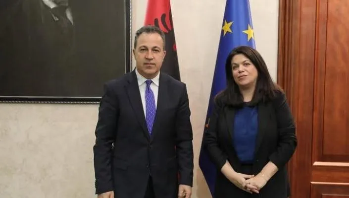 Peleshi takim me ambasadoren greke: Emigrantët shqiptarë dhe minoriteti grek ura të sigurta miqësie e bashkëpunimi!