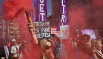 “Për jetë me dinjitet”: Në Prishtinë kërkohet barazi dhe drejtësi për gratë