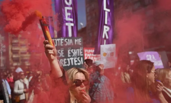 “Për jetë me dinjitet”: Në Prishtinë kërkohet barazi dhe drejtësi për gratë