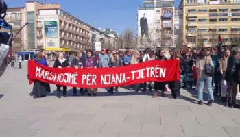 “Për jetë me dinjitet”/ Në Prishtinë kërkohet barazi dhe drejtësi për gratë