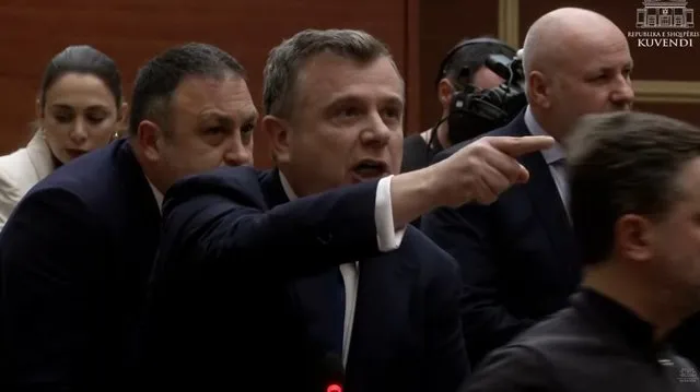 “Për ty kam numrin me 0900″, Balla i kërkon falje Albana Vokshit: Kërkoj ndjesë nëse je fyer! Ai numër shërben për…