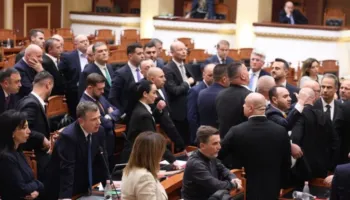 Përdori gjuhë fyese ndaj Vokshit, Grupi i PD kërkon përjashtimin e Ballës me 60 ditë nga seancat plenare