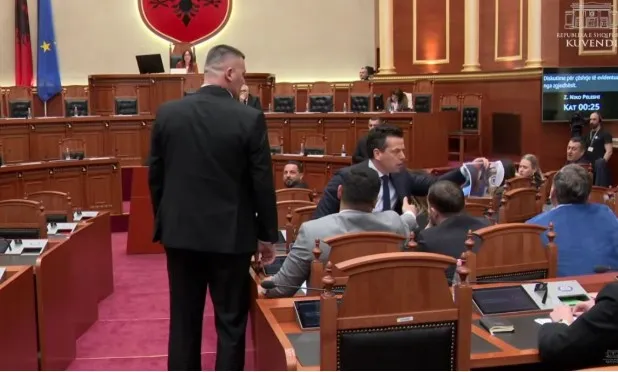 ‘Përdori gjuhë fyese’, PS kërkon përjashtimin e Shehajt për 20 ditë nga parlamenti