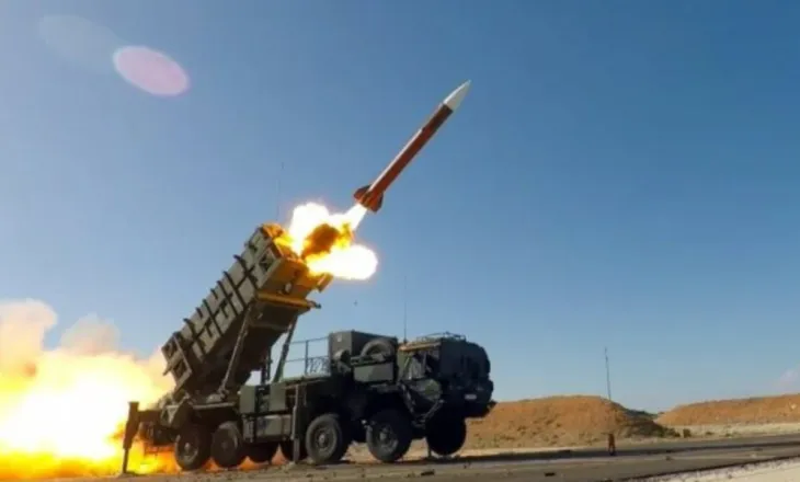 “Përdorimi i raketave greke Patriot në Arabinë Saudite nuk përbën përfshirje në luftë”, përplasje politike në Greqi për incidentin me raketat iraniane