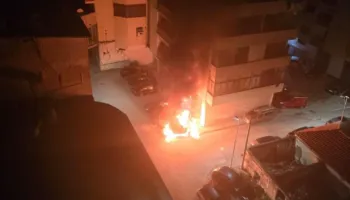 Përfshihen nga flakët dy mjete në Vlorë, pësojnë dëme të konsiderueshme materiale