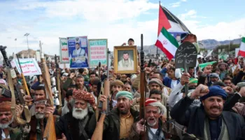 Përfshirja e Huthëve në luftën në Iran rrit shqetësimet për krizë të dyfishtë