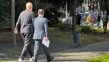 Përfundon mbledhja e grupit të PS, Rama del nga selia