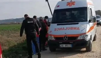 Përmbyset mjeti bujqësor në Elbasan, humb jetën 63-vjeçari