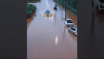 Përmbytje në Hawaii, mijëra banorë evakuohen për shkak të rrezikut nga shembja e digës