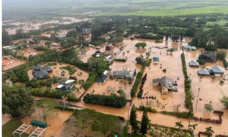 Përmbytjet më të këqija në 20 vite, Hawai urdhëron banorët që të largohen