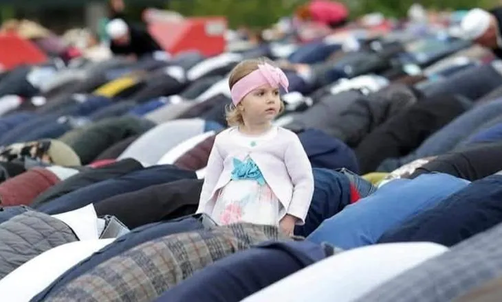 ‘Përpara Zotit të gjithë njësoj jemi’/ Spiropali uron besimtarët për Fitër Bajram: Vetëm sakrifica na afron …