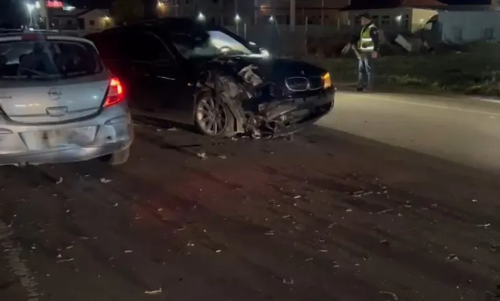 Përplasen dy makina në aksin Korçë-Maliq, tre pjesëtarë të një familje përfundojnë në spital