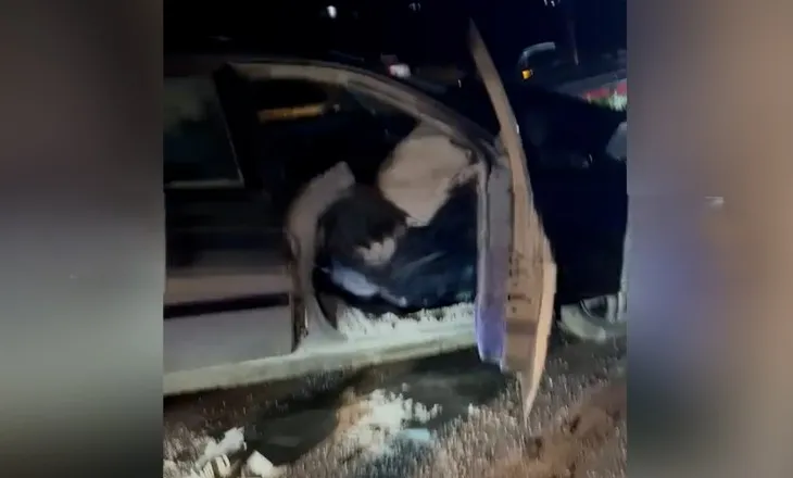 Përplasen dy makina në rrugën Vlorë-Kotë, dyshime për humbje jete