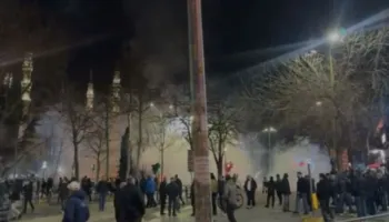 Përshkallëzimi i protestës së opozitës,lëndohen nga molotovët dy efektivët e forcave Shqiponja, dërgohen drejt spitalit