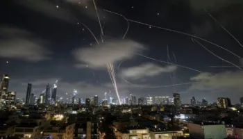 Përshkallëzohet lufta! Izraeli sulmon Teheranin dhe Bejrutin, Irani lëshon raketa e dronë drejt Tel Avivit