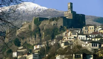 Përshkrimi i Gjirokastrës nga Ismail Kadare në “Kronikë në gur”