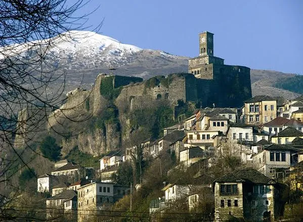 Përshkrimi i Gjirokastrës nga Ismail Kadare në “Kronikë në gur”
