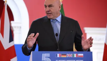 Pezullimi i fluturimeve, ministri italian i Mbrojtjes bllokohet në Dubai me familjen e tij