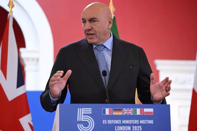 Pezullimi i fluturimeve, ministri italian i Mbrojtjes bllokohet në Dubai me familjen e tij