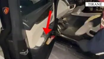 Pistoleta e fshehur në derën e makinës, “Shqiponjat” arrestojnë 41-vjeçarin që qarkullonte me armë në rrugët e Tiranës (EMRI)