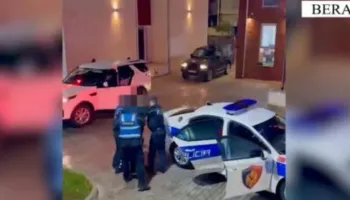 Plagosi me thikë 48-vjeçarin pas sherrit, arrestohet autori në Berat