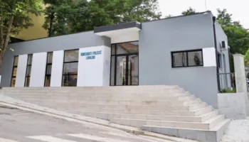 Plagosi me thikë, një 46-vjeçar gjatë një konflikti për motive të dobëta, arrestohet i moshuari dhe bashkëpunëtori i tij, dy të proceduar