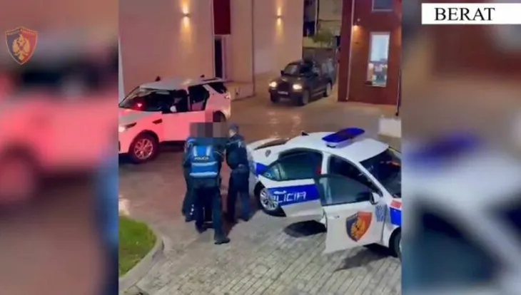 Plagosi me thikë një person pas një konflikti, arrestohet 49-vjeçari në Berat