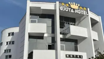 Plagosja e 18-vjeçares në hotel/ Ishin në kërkim nga policia, arrestohen dy anëtarë të fisit Gjuta