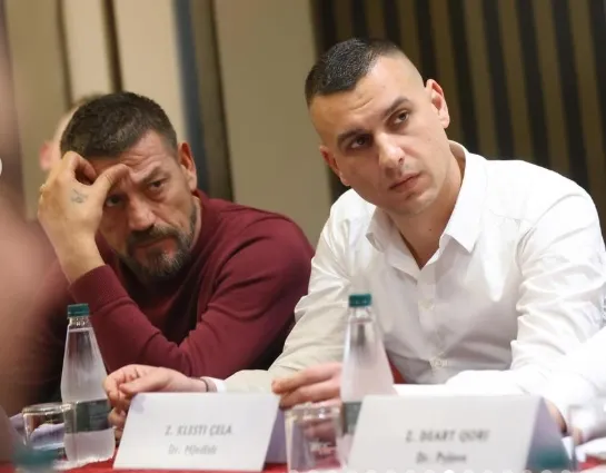 Plas grushti brenda zyrave të shtetit, drejtorët rrihen me qyta pistoletash, kunati i Ergys Agasit “masakron”…