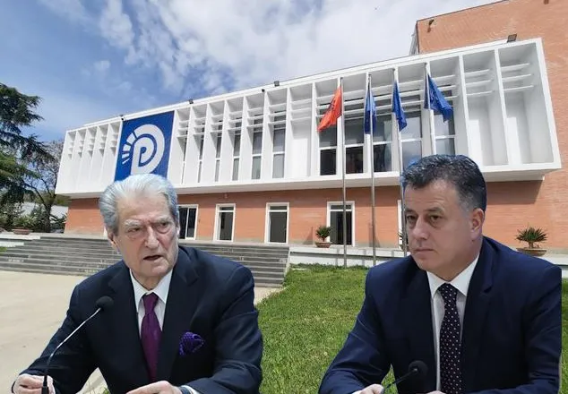 Plas keq në PD, dy krerët e degëve lokale futen në selinë blu dhe përplasen me Flamur Nokën, ndërhyn Sali Berisha…