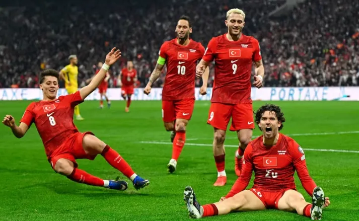 Playoff/ Turqia fiton ndaj Rumanisë dhe kalon në “FINALE”, pret fituesin mes Kosovës dhe Sllovenisë