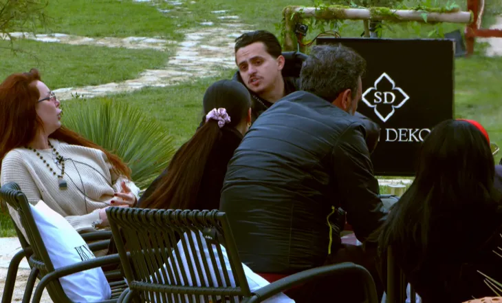 “Po bën avokatin e dikujt që s’ka nevojë për avokat” / Shpërthen debati mes Akilit dhe Blerinës