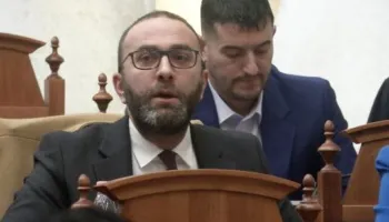 “Po e çoni çështjen në limitet kohore që…”/ Bardhi-Peleshit: Pse s’e përfshitë në rend dite raportin për Ballukun?