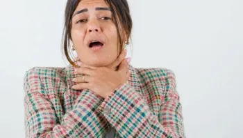 Po ju merret fryma papritur dhe nuk mund të flisni? Ja çfarë nuk duhet të bëni në këtë situatë