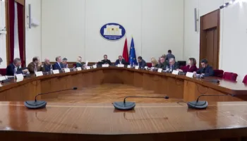 Polemika për reformën administrative, PS dhe PD qëndrime të kundërta për dëgjesat dhe afatet në komisionin e posaçëm