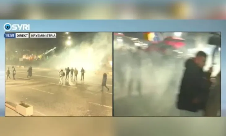 Policia gaz lotsjellës masiv drejt protestuesve, lëndohet kameramani i Syri TV