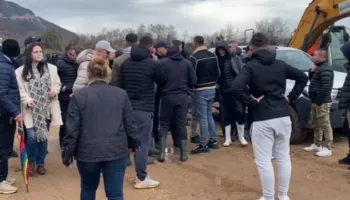 Policia kryen arrestime/ Protestat në Baks-Rrjoll kundër ndërtimit të resortit, 15 të tjerë shpallen në kërkim