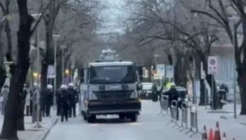 Policia masa për të mbrojtur vilën e ish-diktatorit Enver Hoxha, vendoset një autobot me ujë