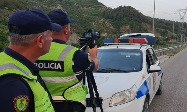 Policia në rrugë me bllok në dorë/  Taksat e Siguracionet në syrin e makinave inteligjente të policisë
