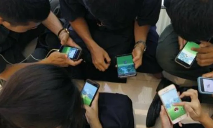 Polonia planifikon të ndalojë përdorimin e telefonave për fëmijët nën 16-vjeç