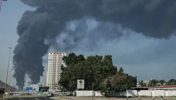 “Populli është i zemëruar”, Irani hakmerret për goditjet ndaj Kharg, sulmon Emiratet e Bashkuara Arabe