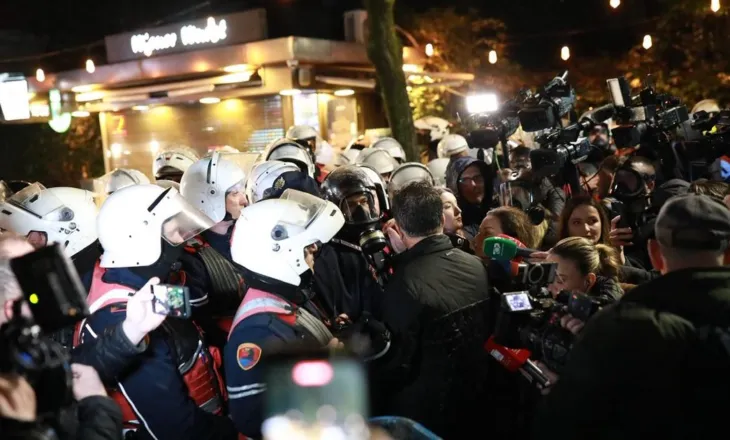 Post-protesta! Klevis Balliu dërgohet në SPAK, Policia: U dëmtua ‘Vila 31’, 4 të arrestuar, 16-vjeçari kapet me armë sportive