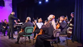 “Pranverë” në qytetin e Durrësit, koncerti i Orkestrës së Harqeve çel sezonin artistik