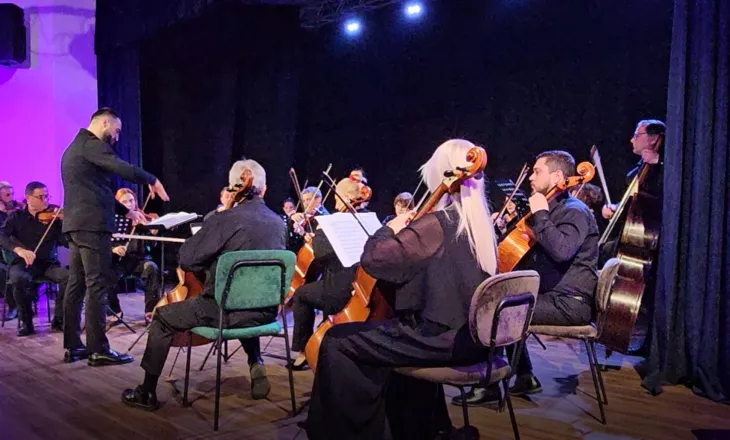 “Pranverë” në qytetin e Durrësit, koncerti i Orkestrës së Harqeve çel sezonin artistik