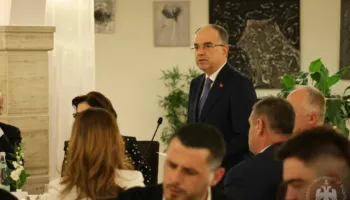 Presidenti Bajram Begaj shtron iftar për gazetarët: Media duhet të jetë busull drejt së vërtetës
