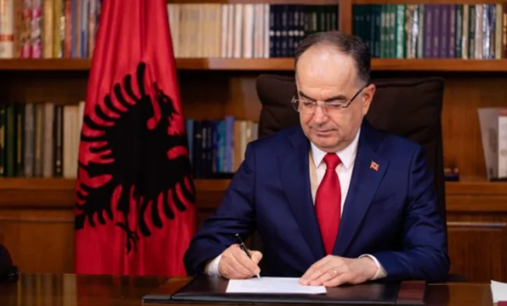 Presidenti Begaj dekreton lirimin nga detyra të Komandantit të Forcës Ajrore, ja kush e zëvendëson